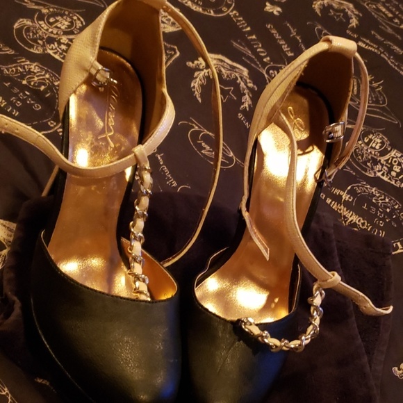 Shoes - Picture 6 of 8